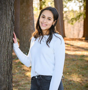 Meet your Posher, Hallie